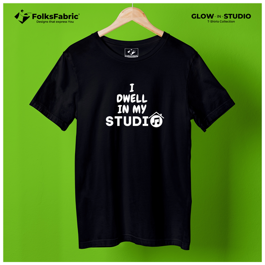 I dwell in my studio - FolksFabric 