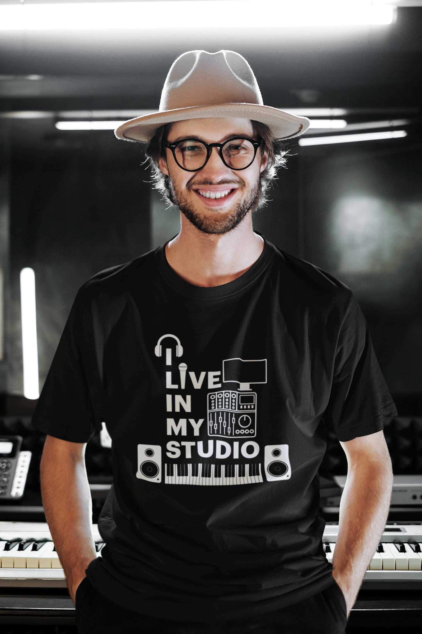 I Live in My Studio - FolksFabric 